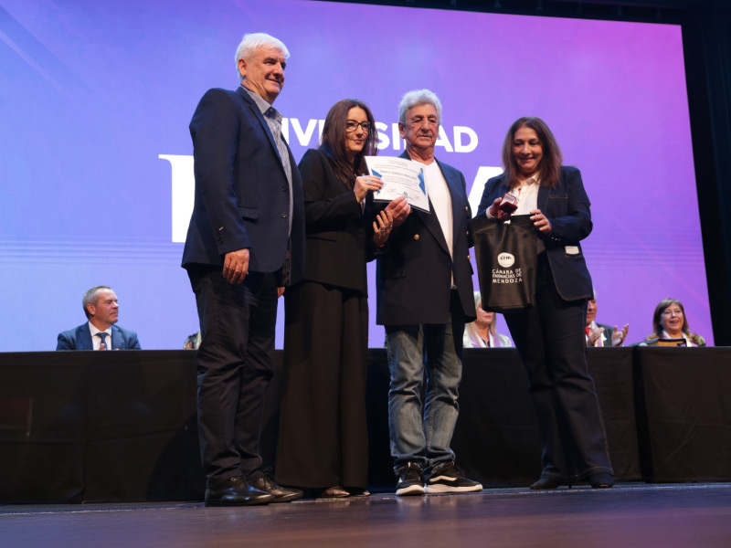 Acompañamos a los nuevos graduados en el 43ª Acto de Colación de Grados de la Universidad Maza